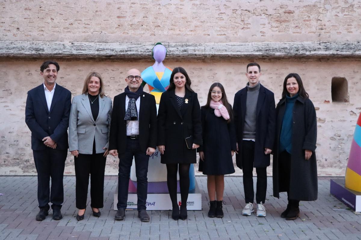 Representantes de las fallas, el consistorio y Caixa Popular, en la inauguración de la muestra