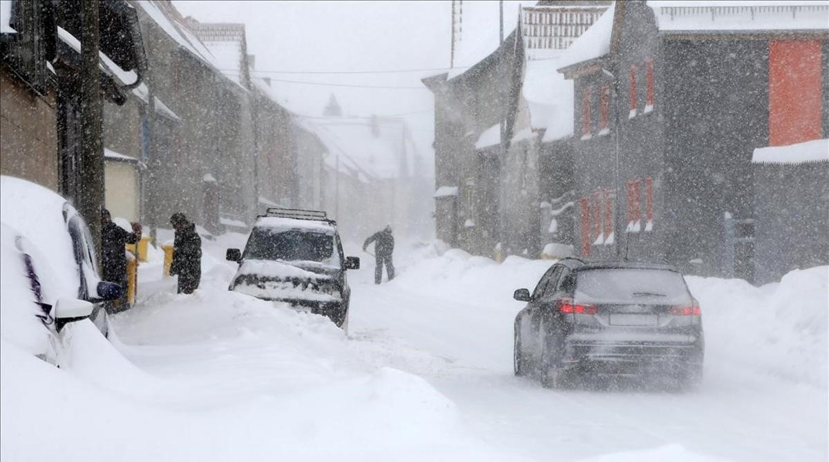 Fuerte nevada en la localidad alemana de Ostramondra.