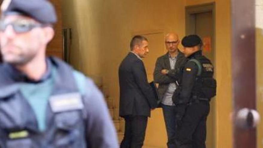 La Guàrdia Civil irromp a la seu d&#039;Agissa i de Girona SA, al carrer Ciutadans, el 19 de setembre del 2017; la gestió del servei, sota sospita.