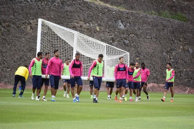 Entrenamiento de la UD Las Palmas en Barranco ...