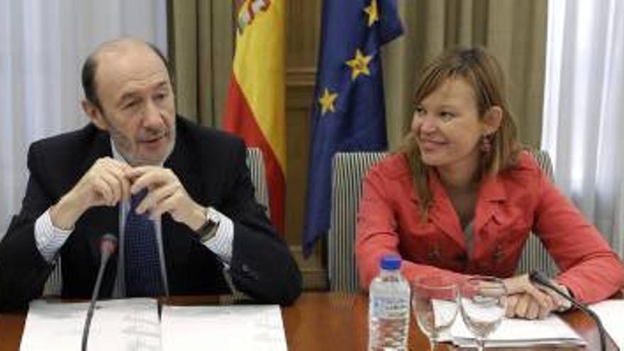 Pajín dejará su escaño en el Senado para encabezar la lista del PSOE por Alicante