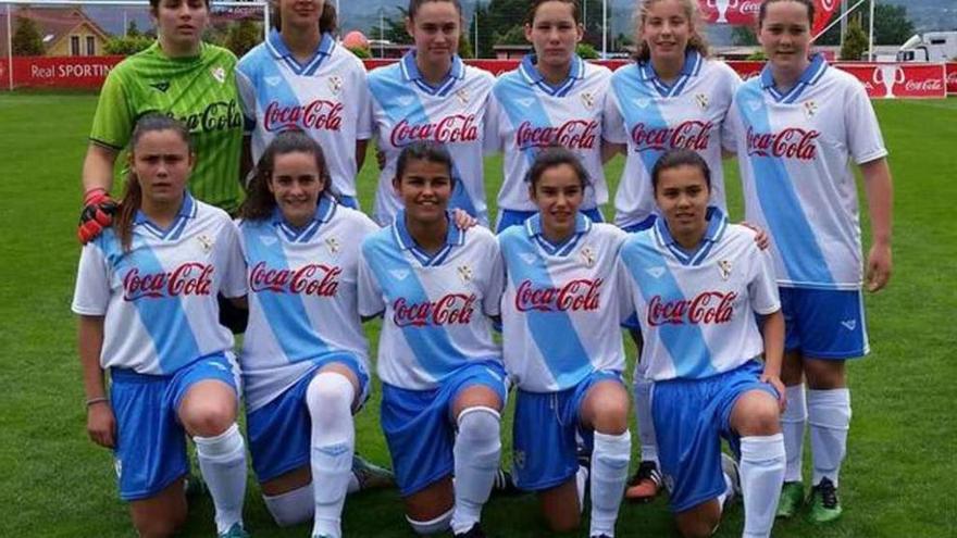 La selección gallega femenina sub 16, ayer, antes de su partido de semifinales contra Madrid.