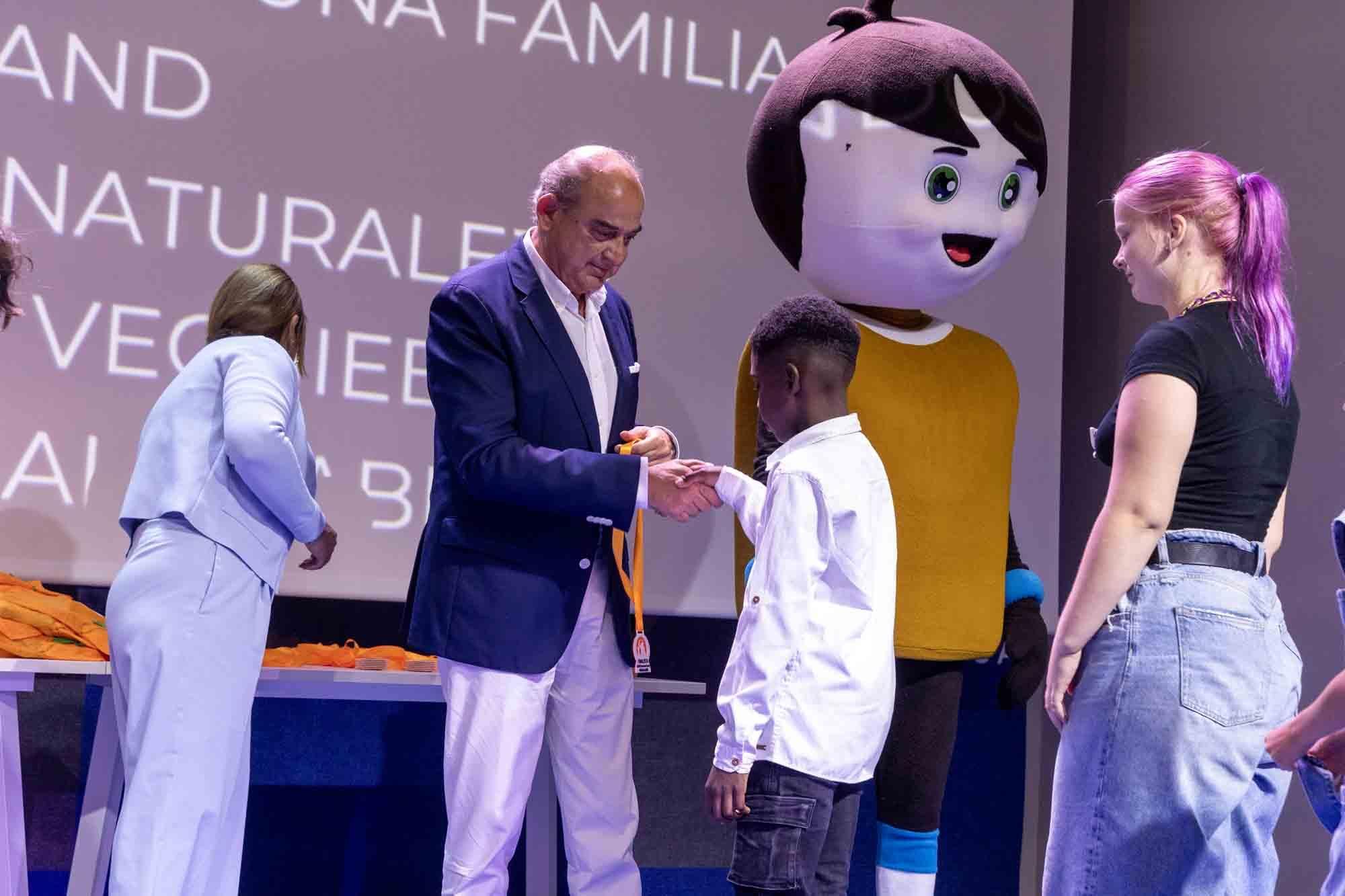 Entrega de premios del concurso infantil de relatos cortos "Cuéntame un cuento para comer" en el Club INFORMACIÓN organizado por COES