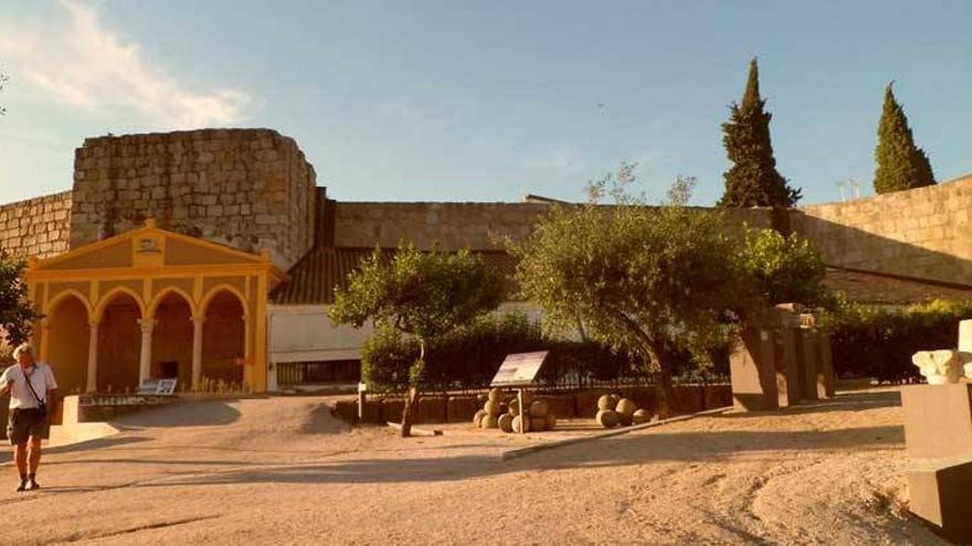 Los mecenas inauguran el Jardín de Antigüedades de la alcazaba de Mérida