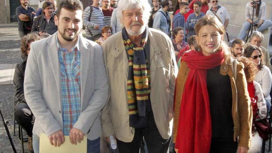 Yolanda Díaz, Beiras y Breogán Riobóo, ayer en Santiago antes de la presentación de su acuerdo. // X. A.