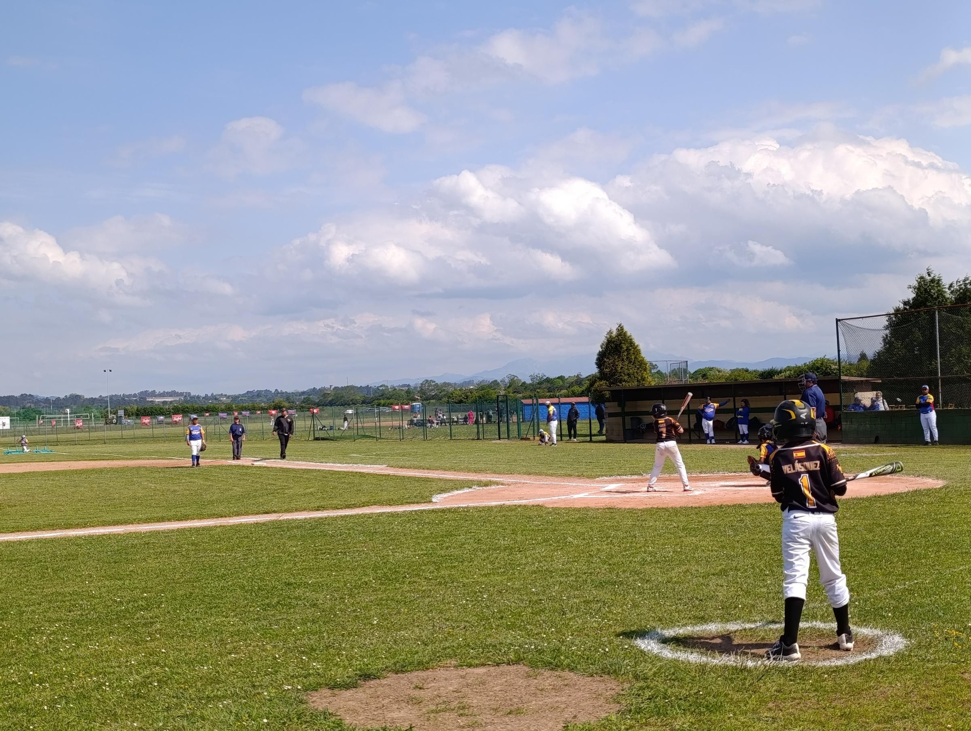 El campeonato Europeo de la Pony League de Béisbol batea en Llanera