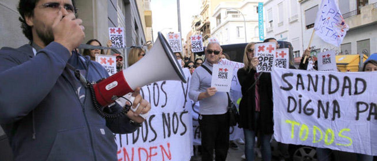 Sanidad desvincula la lista de empleo a las oposiciones y homologa la jornada