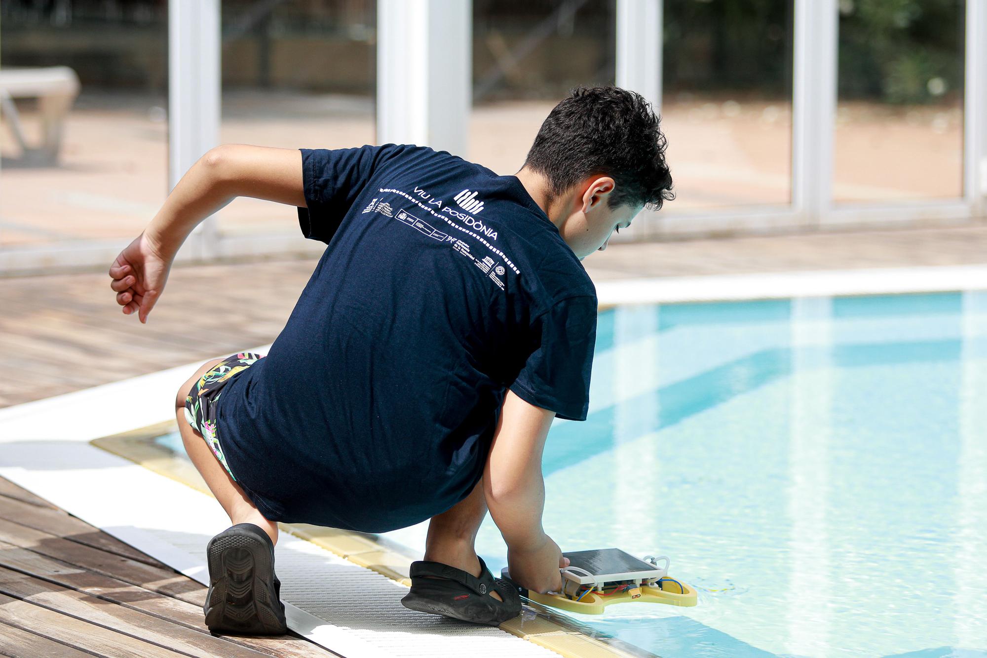 Galería de imágenes de las pruebas de barcos solares con diseño 3D en el Spa Hotel Twins de Ibiza