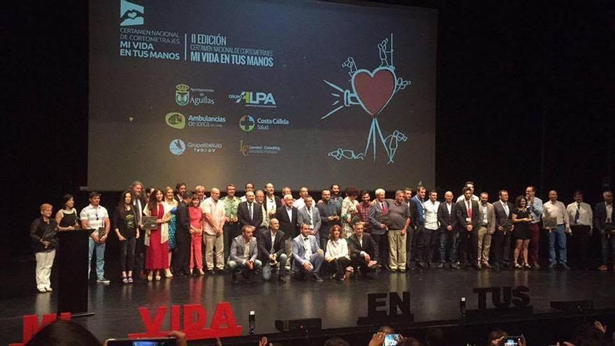 Foto de familia de los premiados en la gala celebrada en el Auditorio Infanta Elena de Águilas. l. o.