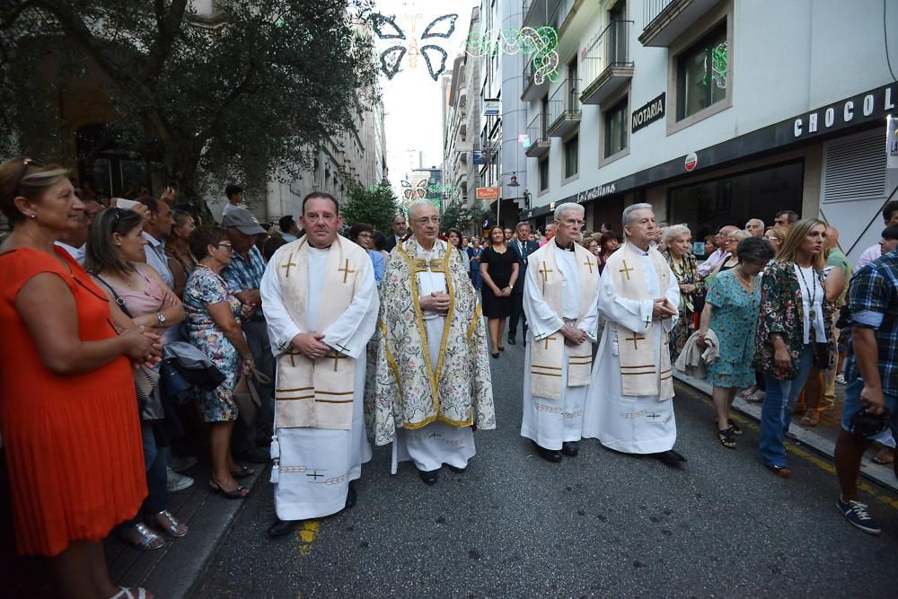 La imagen de la patrona de la provincia recorrió las calles del centro arropada por cientos de personas.