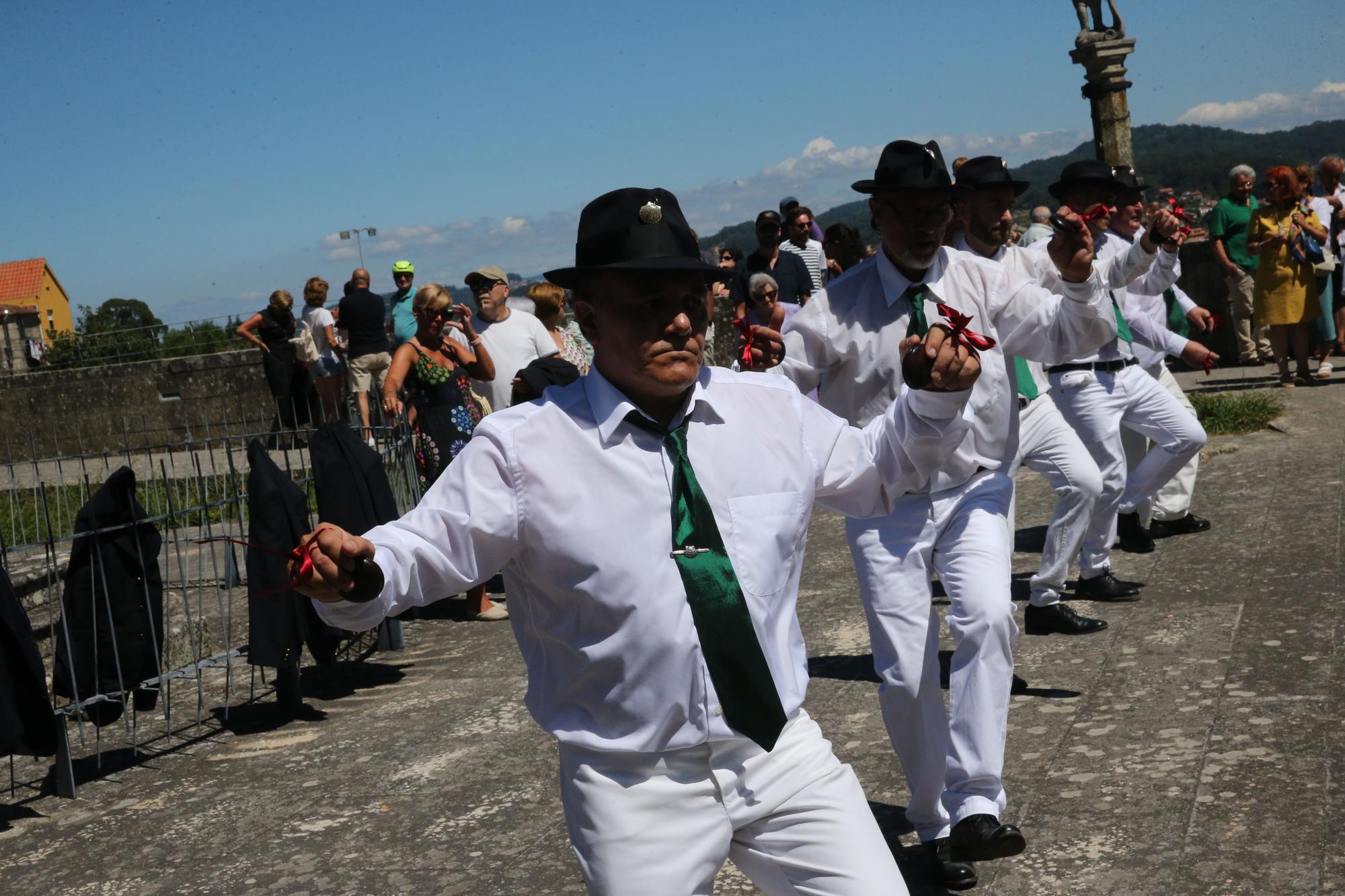 La procesión y la danza de San Roque de O Hío en imágenes (II)