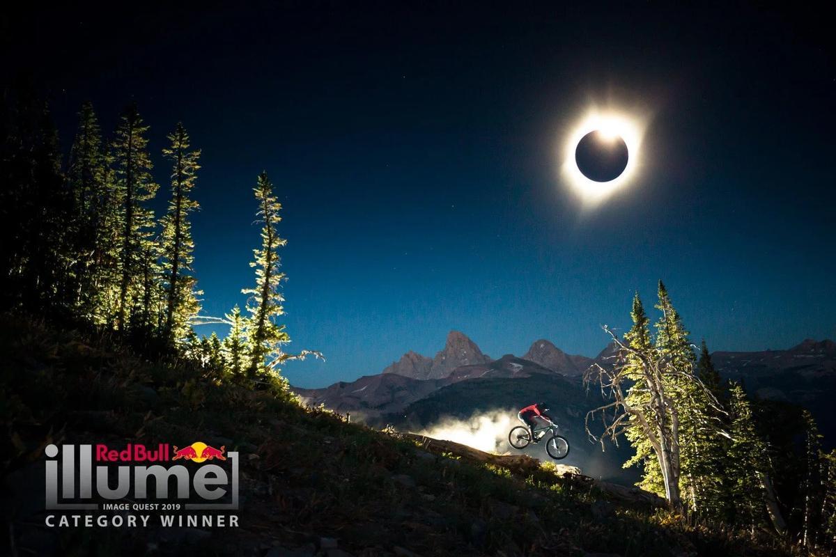 Fotografía ganadora del primer premio en la categoría "raw" del Red Bull Illume 2019