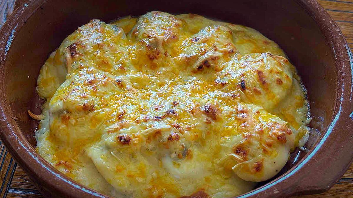 Huevos rellenos de setas con bechamel
