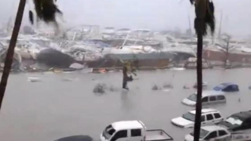 El pas de l&#039;huracà «Irma» va deixar importants danys al port de l&#039;illa de Sant Martí.