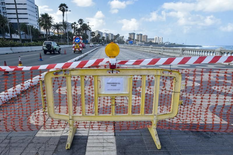 Carril derecho de la GC-1 y paseo marítimo cerrados