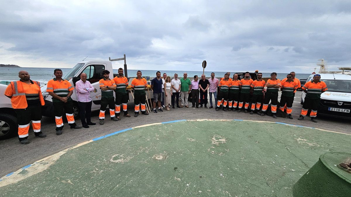 Presentación del nuevo servicio, en la playa de La Glea en Campoamor