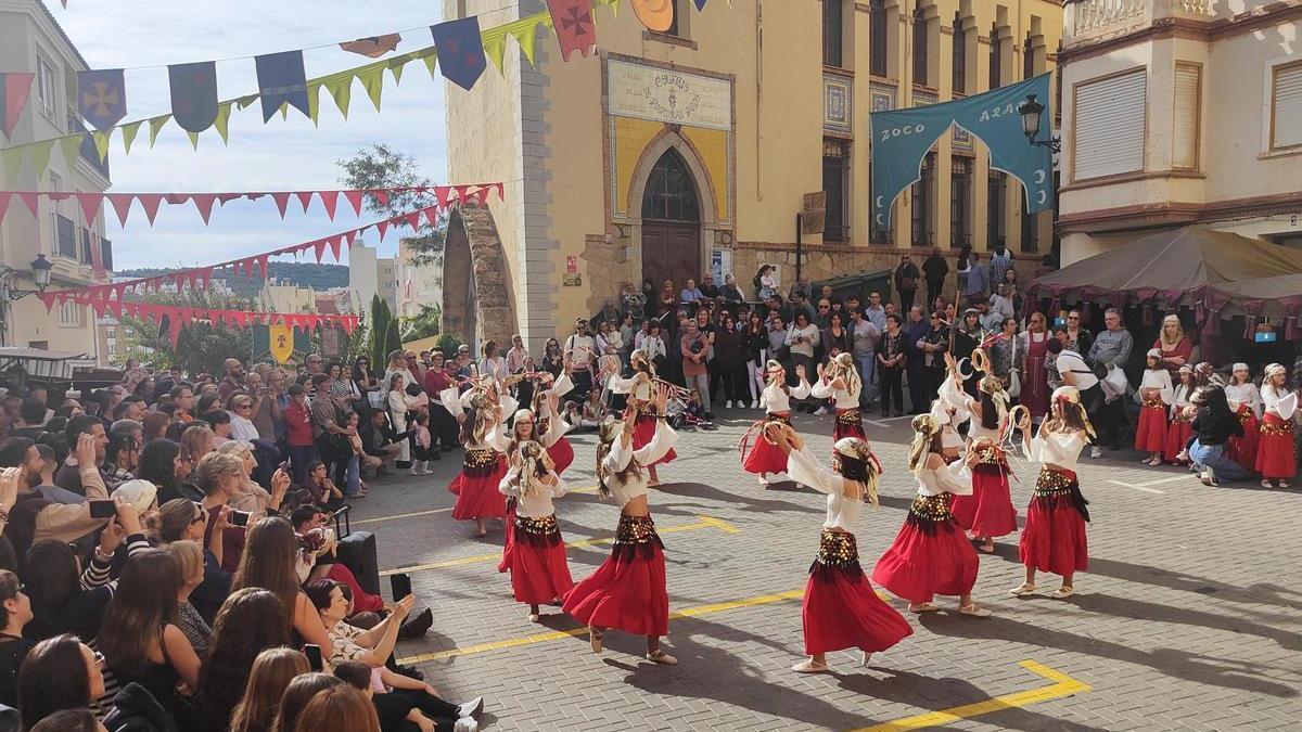 Las danzas árabes representadas por los grupos infantiles y juveniles de On! Dance atrajeron a numeroso público.