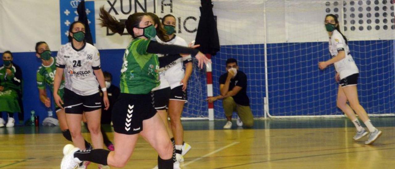 Las jugadoras del Asmúbal, durante un encuentro. |  // N.PARGA