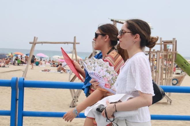 Alicante llega al punto álgido de la tercera ola de calor con calima y bochorno extremos