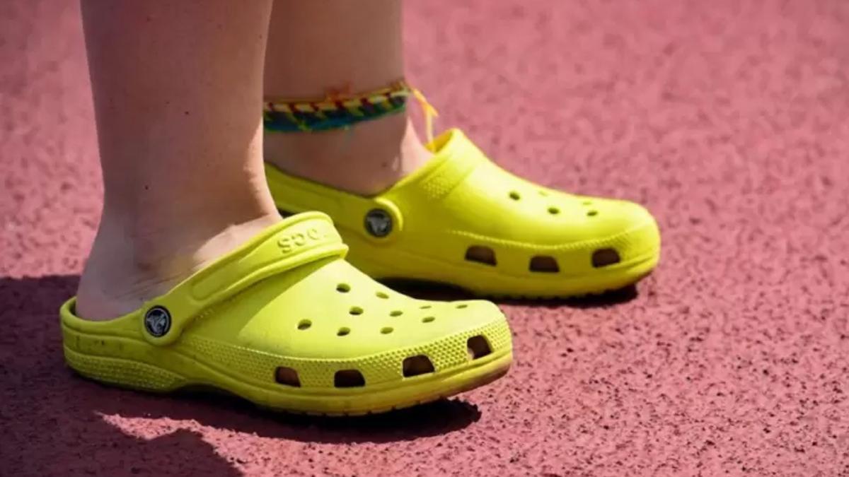 Los zuecos de Crocs más clásicos, a mitad de precio