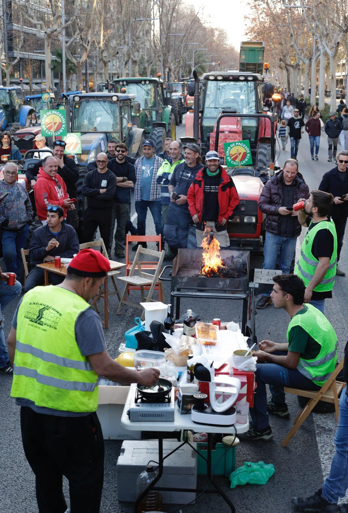 Los tractores circulan por las calles de Barcelona