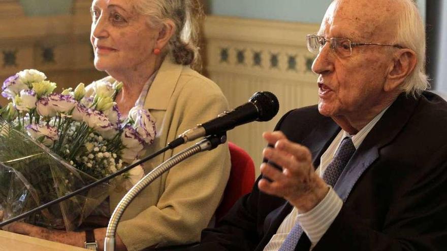 Alfonso Zulueta y su esposa María Teresa Fernández, en la Casa Galega da Cultura en 2013. // J. Lores