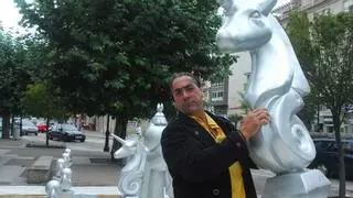 Muere Jandro Rodríguez, autor de la popular escultura de Manuel Castro de la calle Príncipe