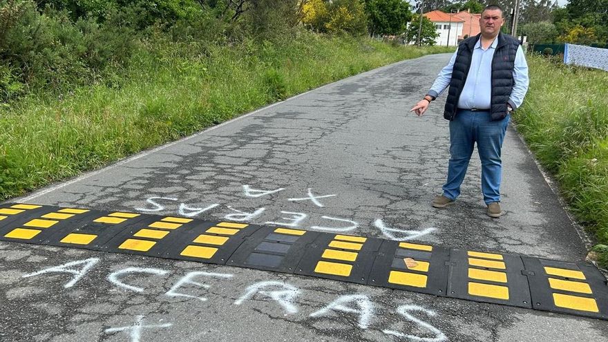 Meixonfrío exige aceras en la rúa do Camiño dos Vilares: «Esto é un perigo»