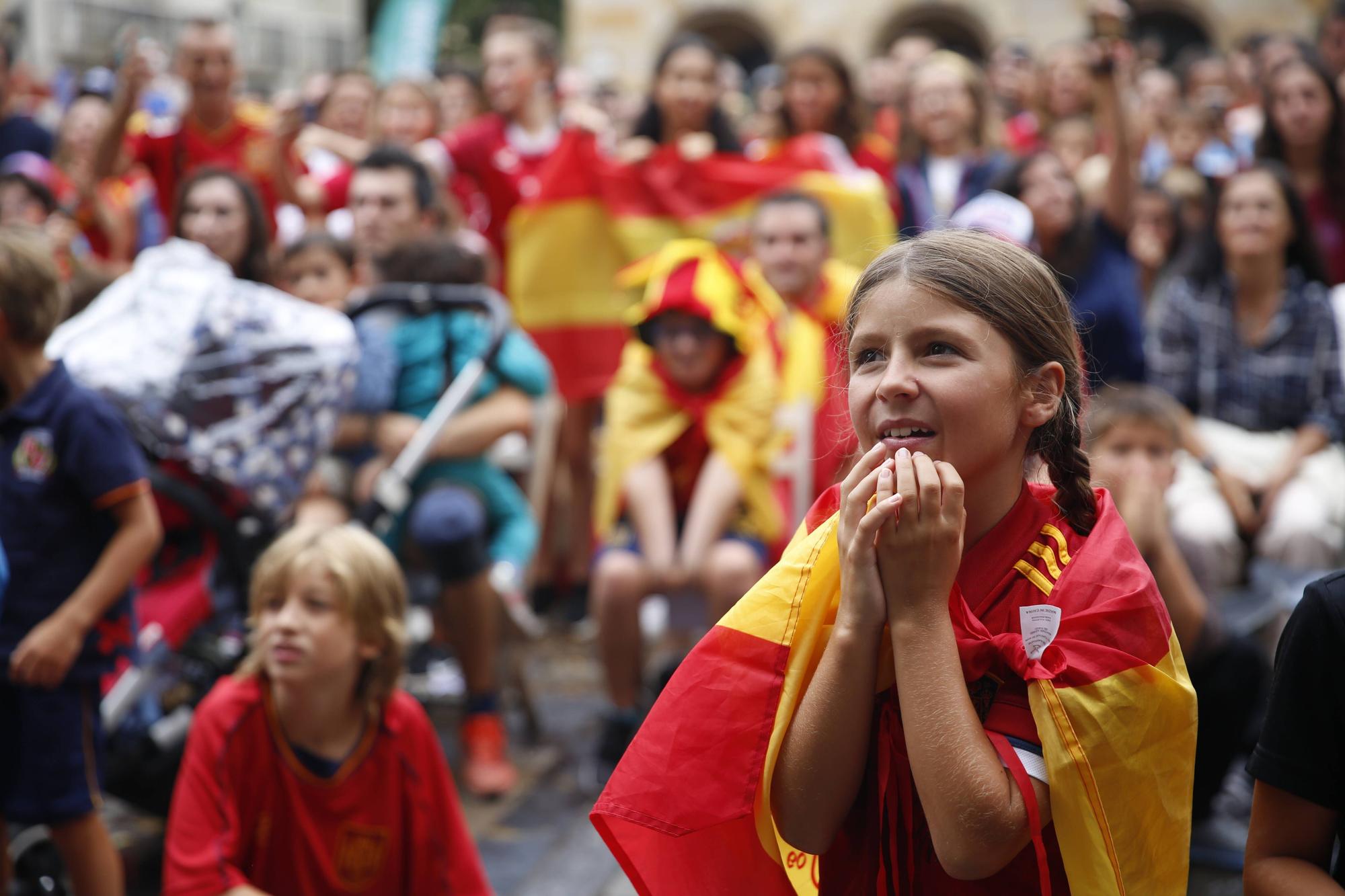 Gijón se vuelca (pese a la lluvia) animando a España en la final del Mundial de fútbol femenino