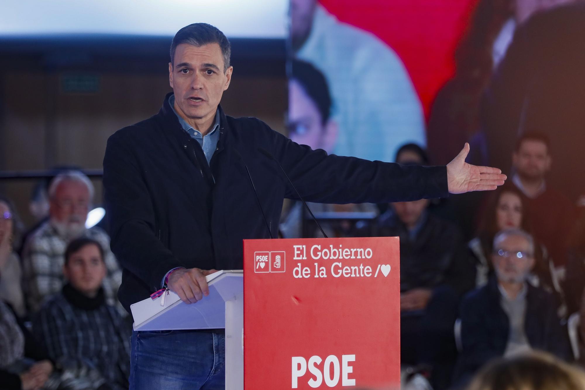 El presidente del Gobierno, Pedro Sánchez, durante un acto de precampaña en Sevilla.