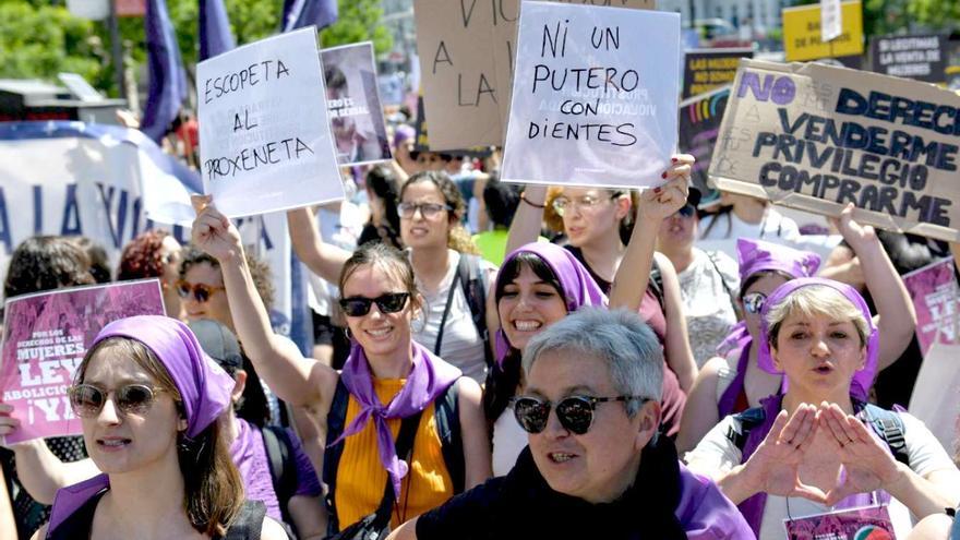 Susana Díaz promueve un manifiesto para expulsar a los socialistas puteros