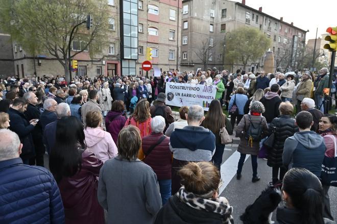 EN IMÁGENES | Los vecinos de Las Fuentes alzan la voz contra la ...