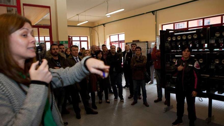 Visitantes en las instalaciones del Centro de Experiencias y Memoria de la Minería de Sotón.