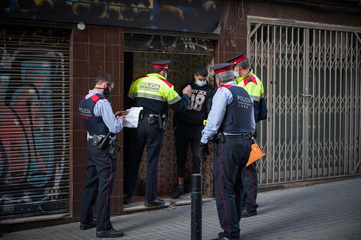 Els Mossos tanquen a Sants una ocupació habitual de lladres multireincidents