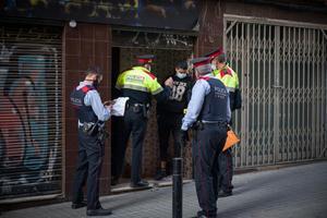 Els Mossos tanquen a Sants una ocupació habitual de lladres multireincidents