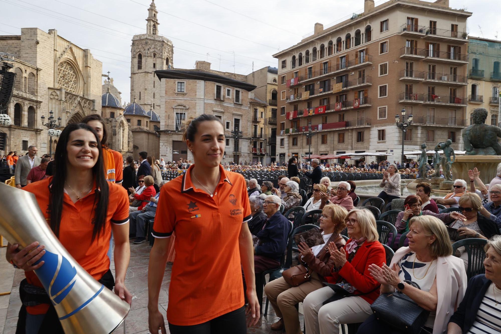 El Valencia Basket celebra en casa su triplete histórico