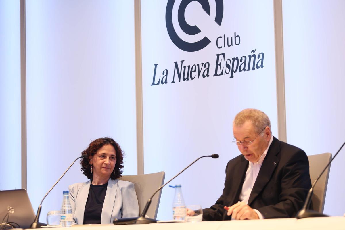 Noemí Pinilla con el presidente de Tribuna Ciudadana, Pedro Sánchez Lazo.