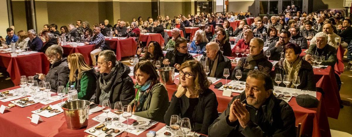 El tast de vins de Capmany va tornar a ser multitudinari. | JOSEP RIBAS