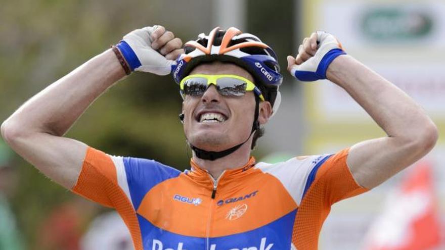 Luis León celebra su triunfo en la tercera etapa del Tour de Romandía.