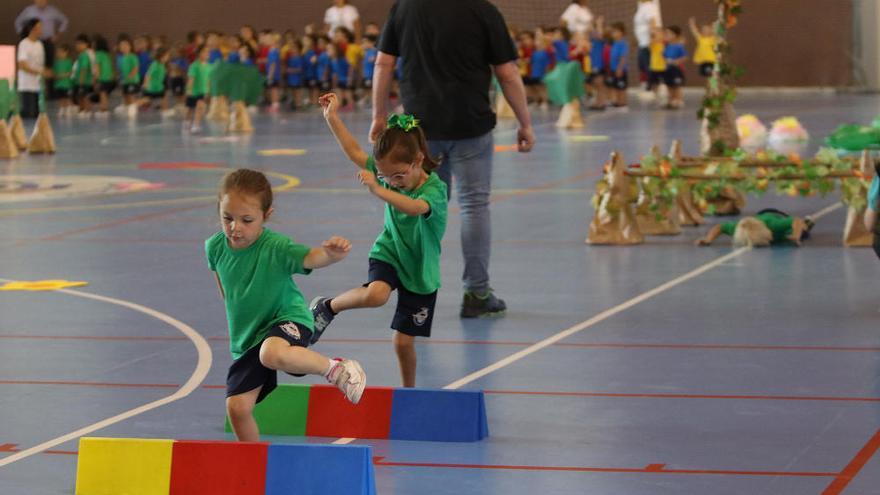 Damián Quintero inaugura la Deportiada del Colegio Cerrado de Calderón