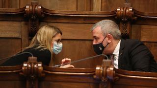 Barcelona reclama el indulto para Hasél y lo contrario en un mismo pleno