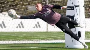 Lunin defenderá la portería del Madrid en el derbi