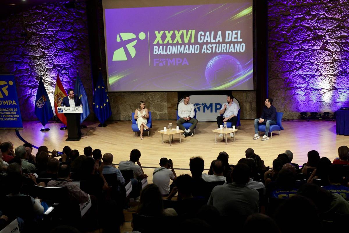 EN IMÁGENES: La familia del balonmano asturiano saca músculo en una multitudinaria gala