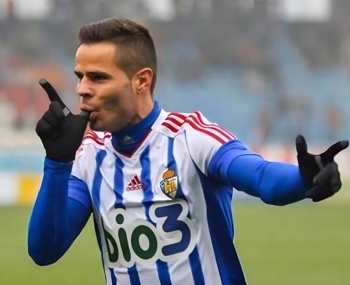 Acorán Barrera celebra un tanto con la Ponferradina.  | SD PONFERRADINA