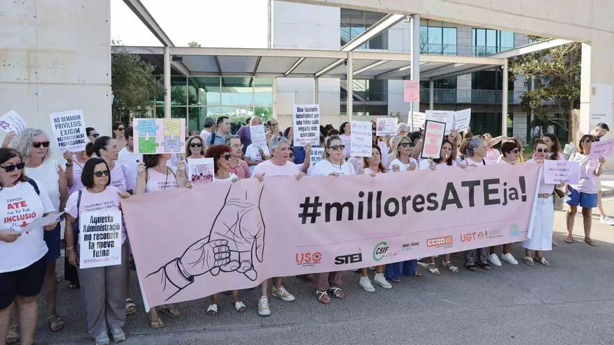 VÍDEO | El personal Auxiliar Técnico Educativo  se moviliza para reclamar mejoras laborales y educativas