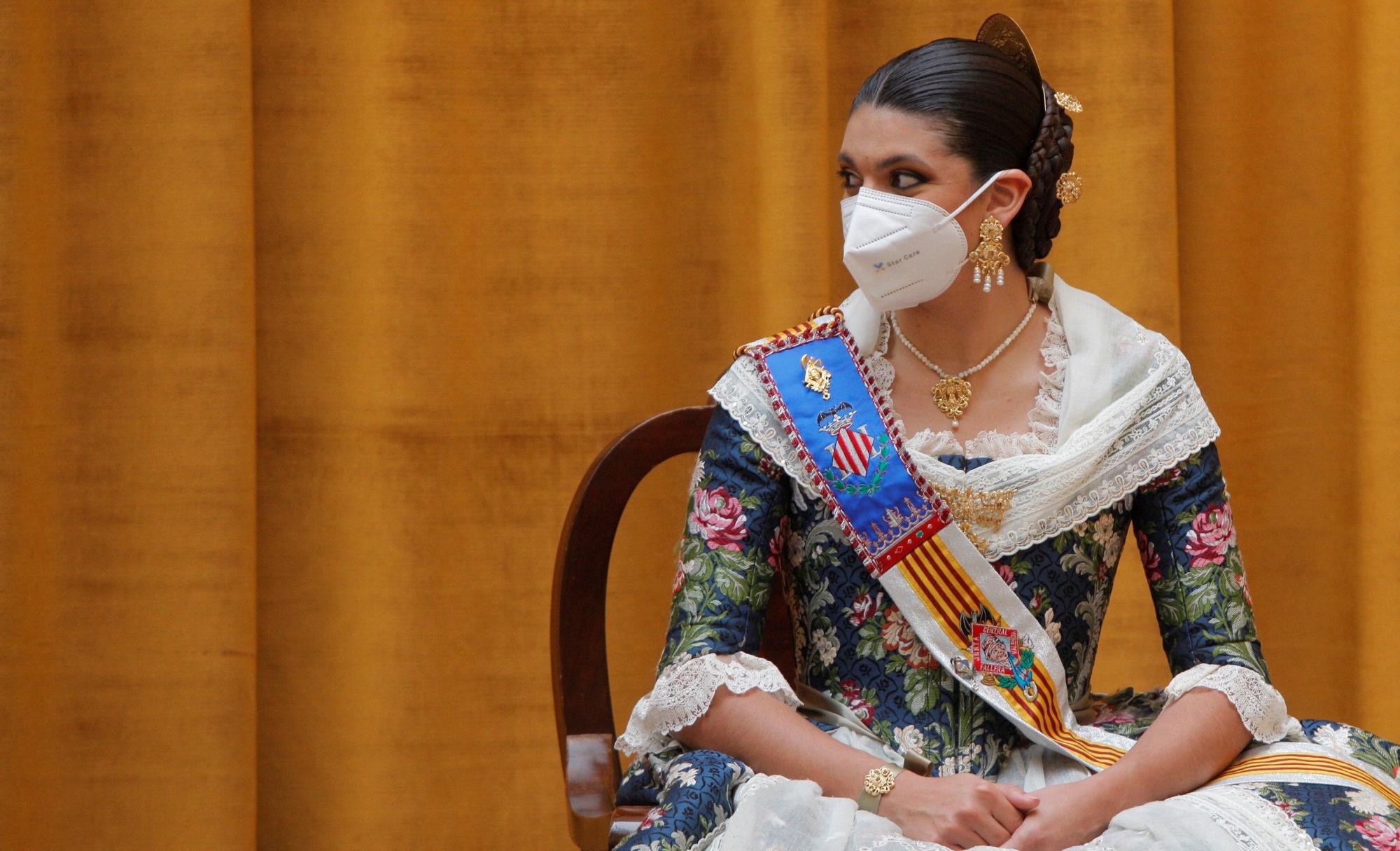 Sábado de Fallas en abril para Consuelo Llobell y la corte