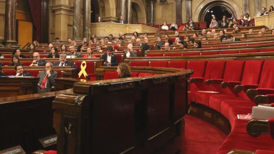 El Parlament amb els escons de Ciutadans buits