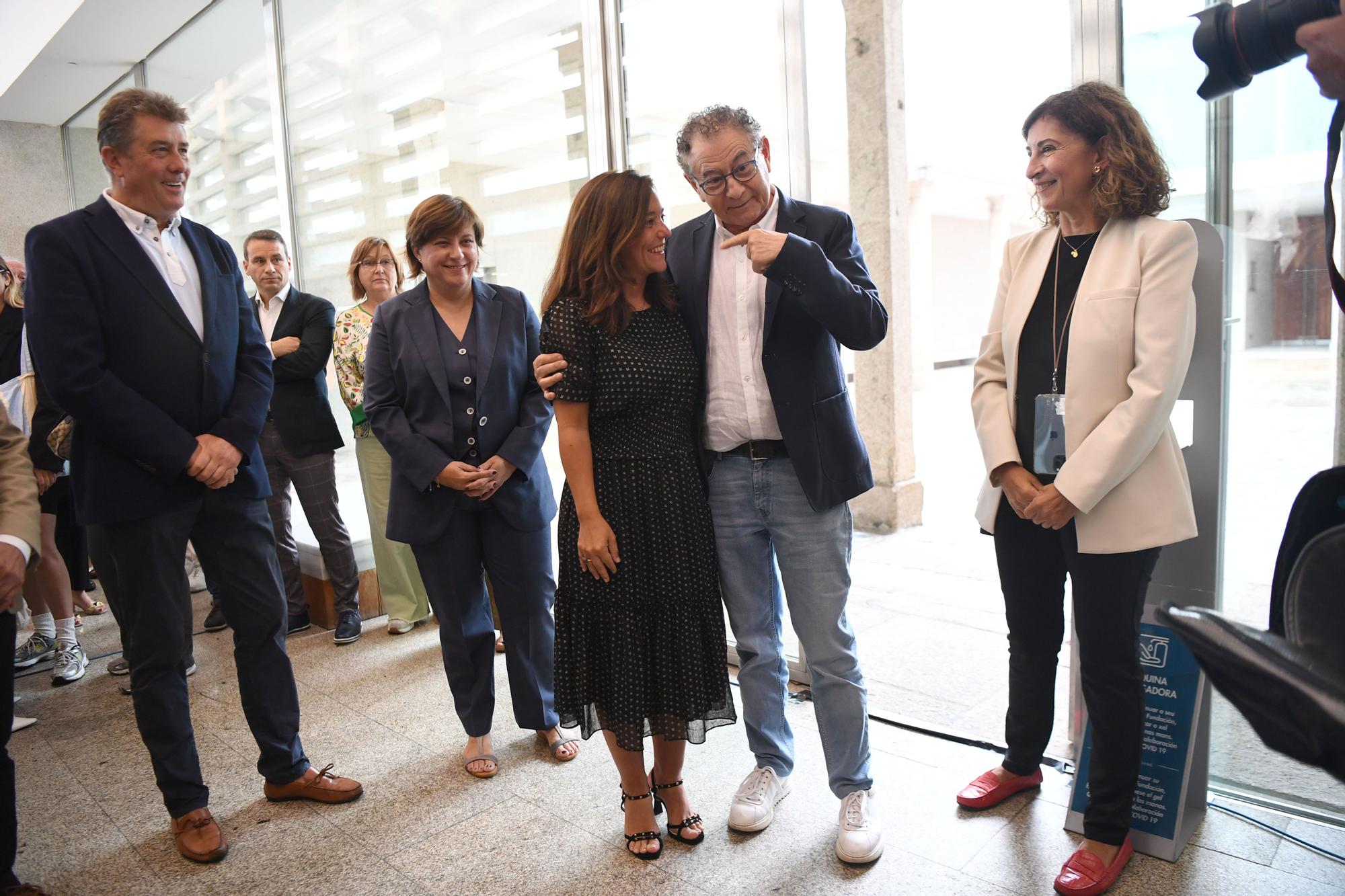 Roberto Verino reivindica a las mujeres en la inauguración de su exposición en la Fundación Luis Seoane