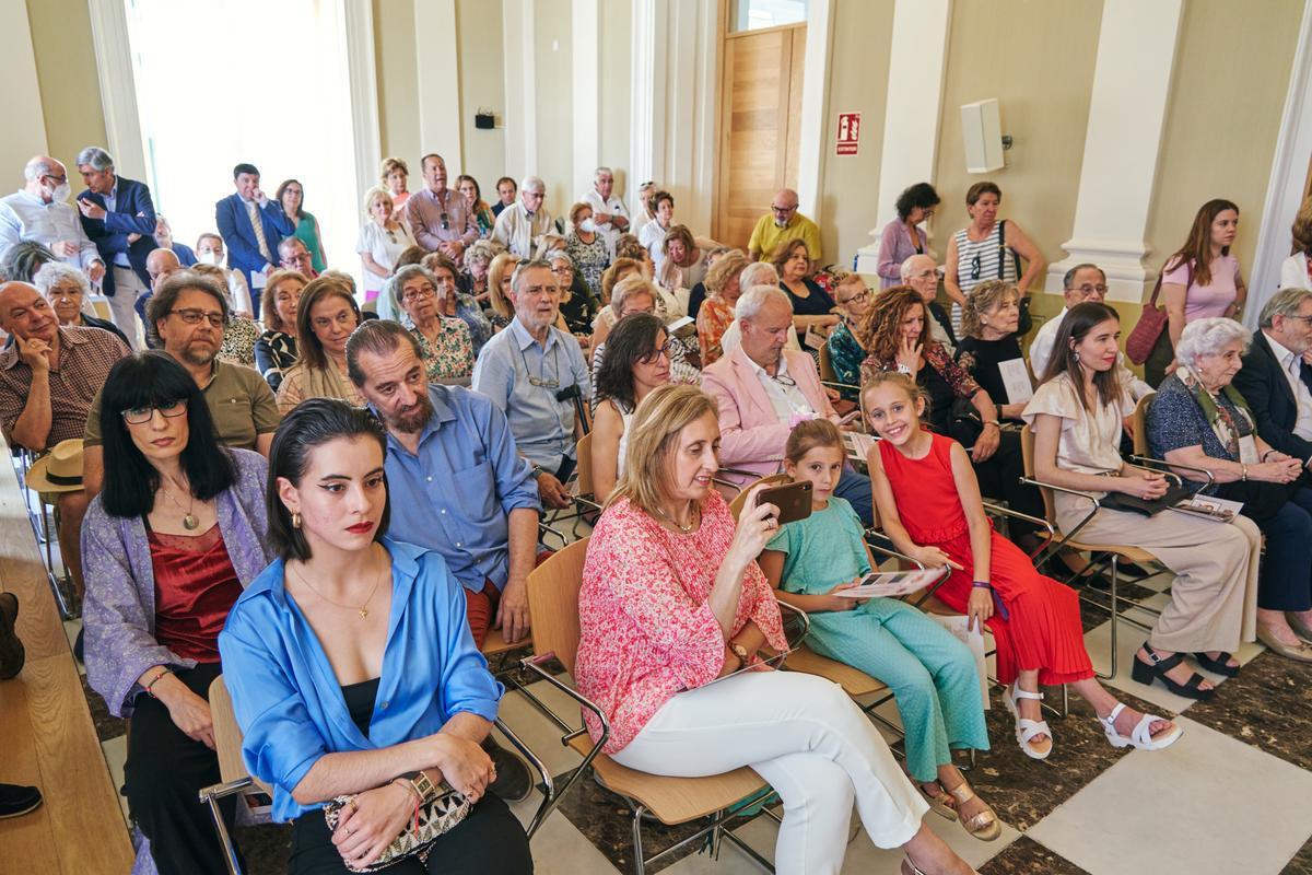 Asistentes al acto-homenaje del Catedrático Antonio Luceño en Cáceres.