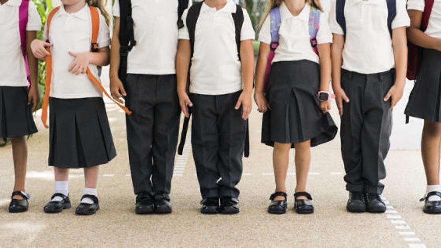 PSPV, Compromís y Podem proponen que el uniforme escolar no diferencie por sexo